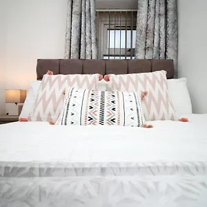boom-stay-in-the-city.cardiffhotelswales.com/
